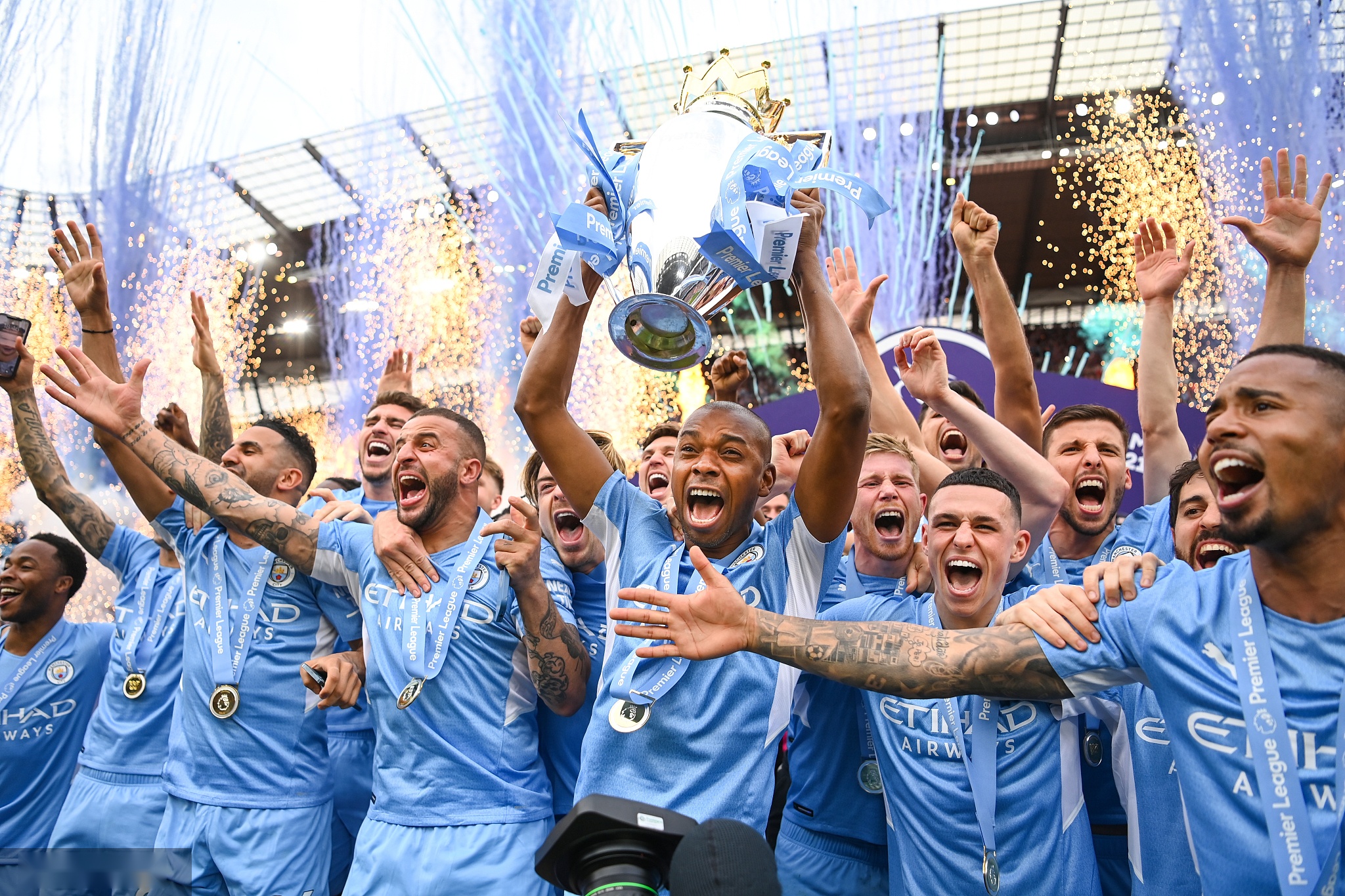 还能输出吗？黄蜂布里奇斯前三节18中9拿下23分6板.